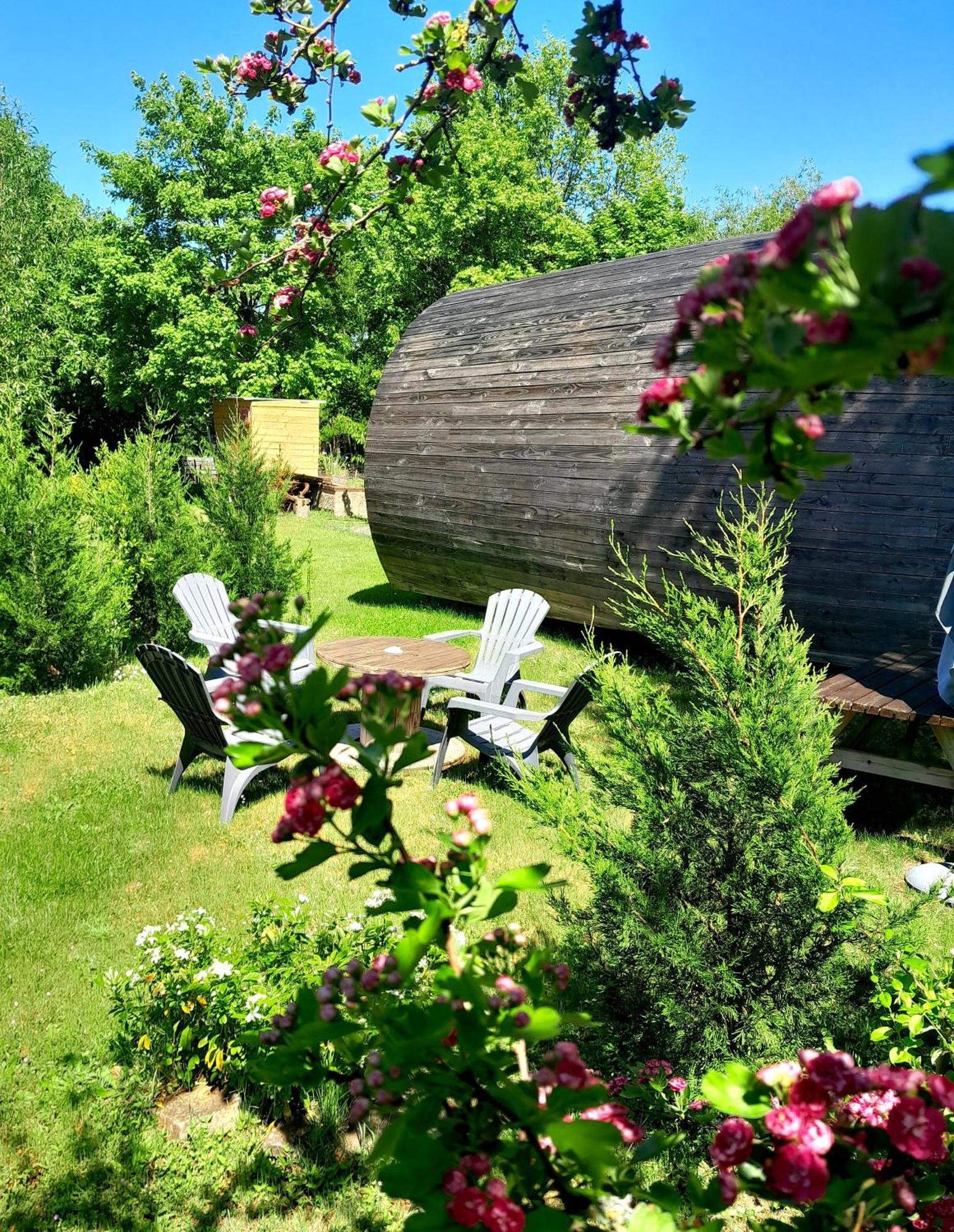 " Village Tonneaux De Tirpoil " Montilliers Екстериор снимка